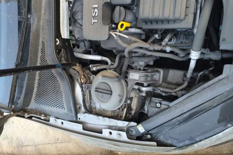 Used Volkswagen Golf 2016 230TSI Automatic Luxury Version Engine Bay Right
