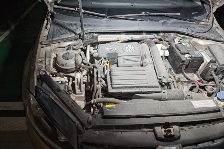 Used Volkswagen Golf 2016 230TSI Automatic Luxury Version Engine Bay Right