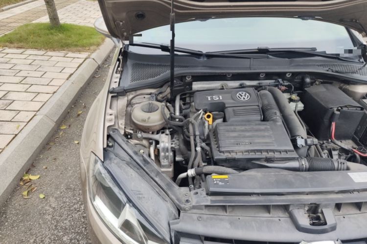 Used Volkswagen Golf 2016 230TSI Automatic Luxury Version Engine Bay Right