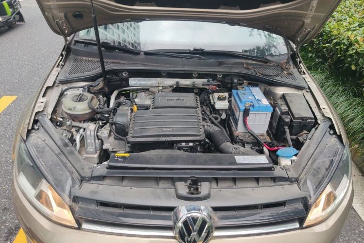 Used Volkswagen Golf 2016 1.6L Automatic Fashion Model Engine Bay