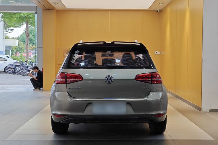 Used Volkswagen Golf 2016 1.6L Automatic Fashion Model Exterior 2