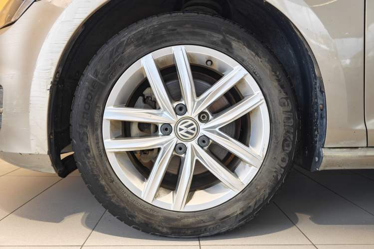 Used Volkswagen Golf 2016 1.6L Automatic Fashion Model Exterior 6