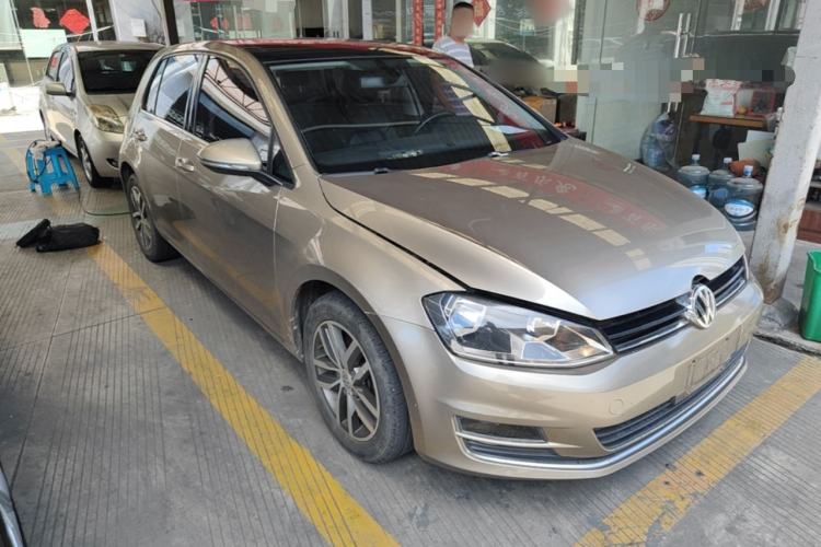Used Volkswagen Golf 2016 230TSI Automatic Luxury Version Front Right 45 Deg