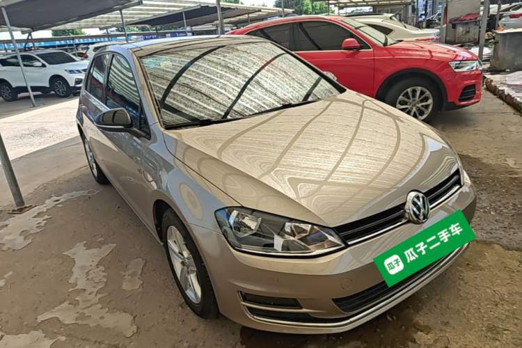Used Volkswagen Golf 2016 230TSI Automatic Comfort Version Front Right 45 Deg