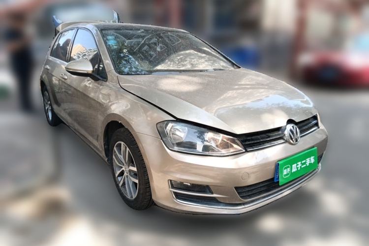 Used Volkswagen Golf 2016 230TSI Automatic Luxury Version Front Right 45 Deg