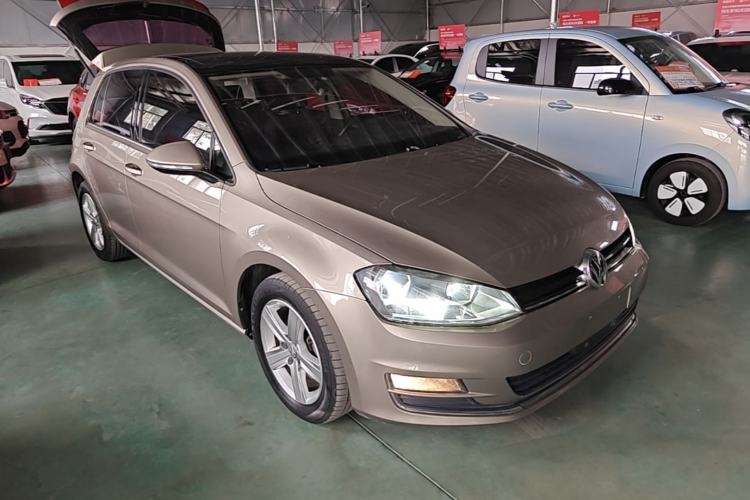 Used Volkswagen Golf 2016 230TSI Automatic Comfort Version Front Right 45 Deg