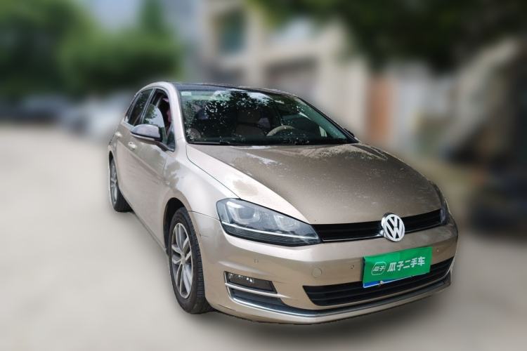 Used Volkswagen Golf 2016 230TSI Automatic Luxury Version Front Right 45 Deg