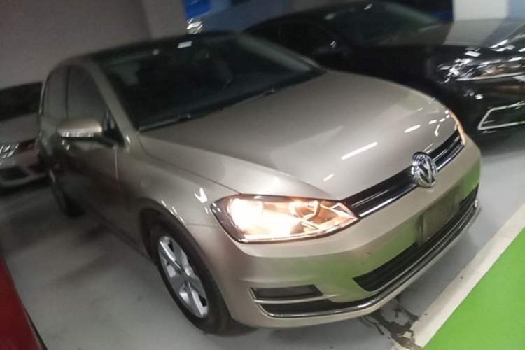 Used Volkswagen Golf 2016 230TSI Automatic Comfort Version Front Right 45 Deg