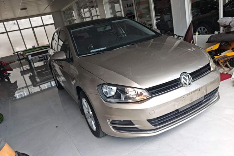 Used Volkswagen Golf 2016 230TSI Automatic Comfort Version Front Right 45 Deg