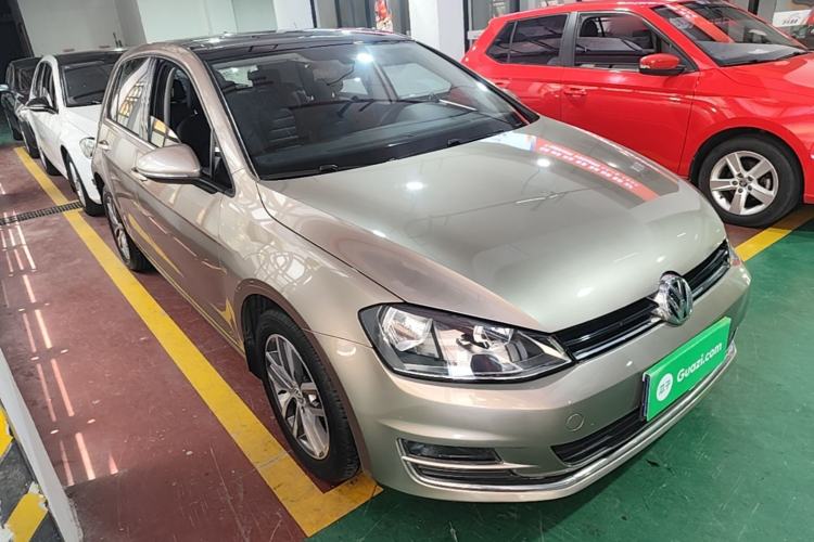 Used Volkswagen Golf 2016 230TSI Automatic Luxury Version Front Right 45 Deg