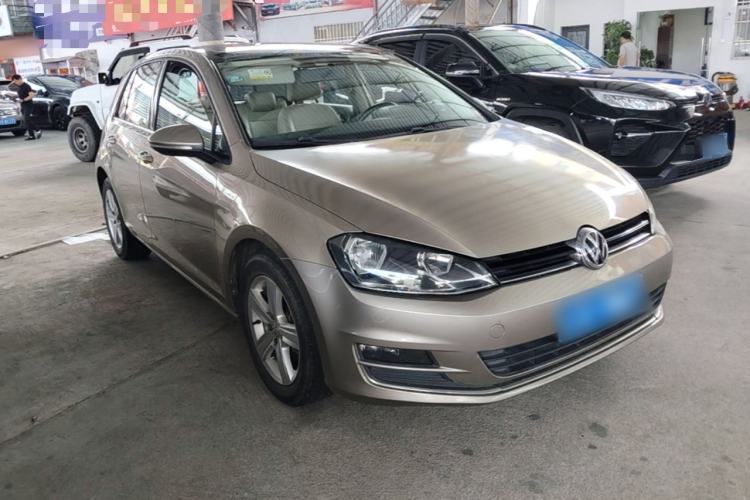 Used Volkswagen Golf 2016 230TSI Automatic Comfort Version Front Right 45 Deg