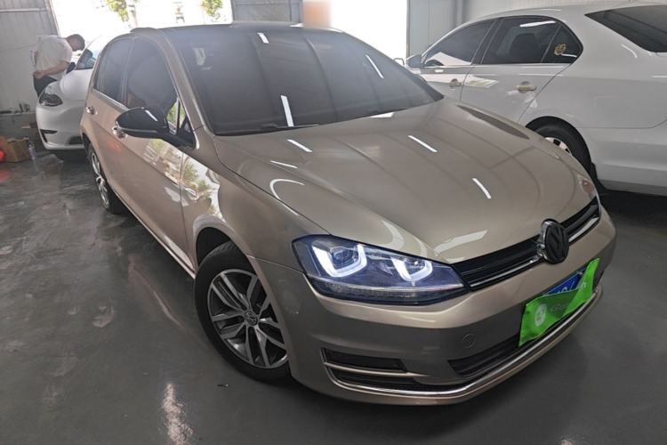 Used Volkswagen Golf 2016 230TSI Automatic Luxury Version Front Right 45 Deg