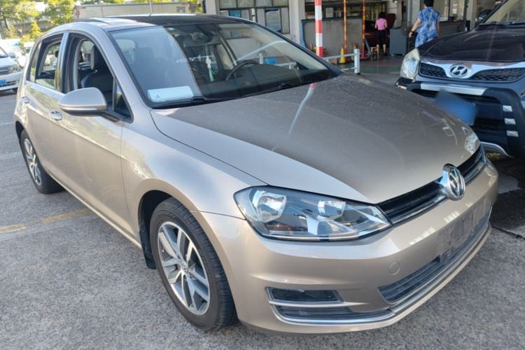 Used Volkswagen Golf 2016 230TSI Automatic Luxury Version Front Right 45 Deg
