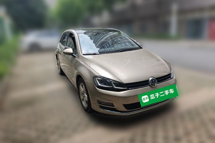 Used Volkswagen Golf 2016 230TSI Automatic Comfort Version Front Right 45 Deg