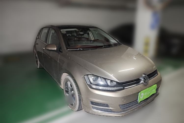 Used Volkswagen Golf 2016 230TSI Automatic Luxury Version Front Right 45 Deg