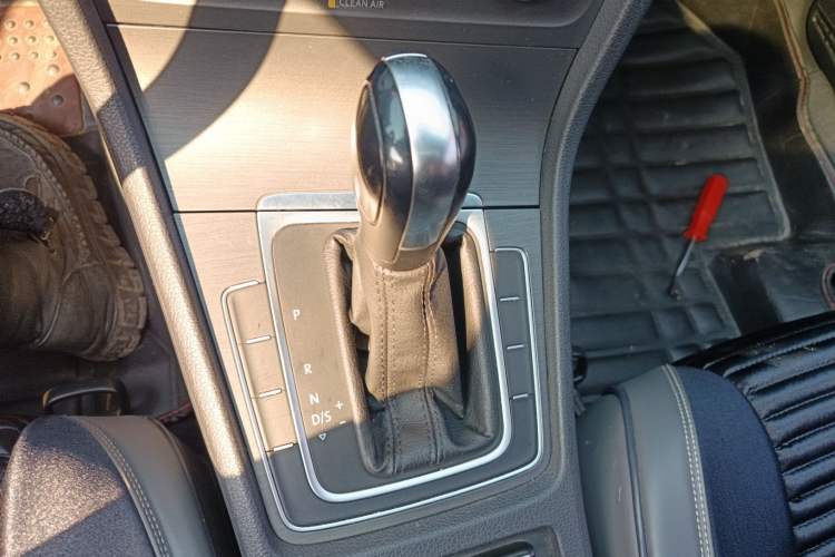 Used Volkswagen Golf 2016 1.6L Automatic Comfort Model Gear Lever