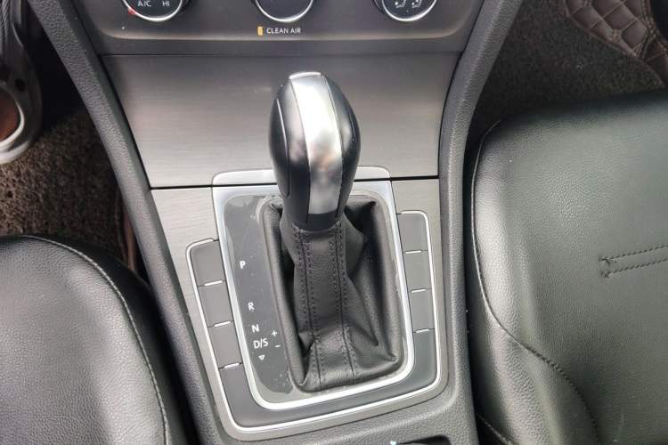 Used Volkswagen Golf 2016 1.6L Automatic Comfort Model Gear Lever