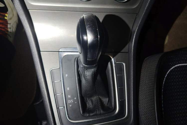Used Volkswagen Golf 2016 1.6L Automatic Comfort Model Gear Lever