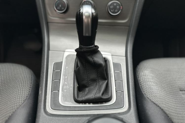 Used Volkswagen Golf 2016 1.6L Automatic Comfort Model Gear Lever