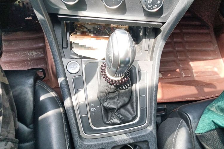 Used Volkswagen Golf 2016 230TSI Automatic Luxury Version Gear Lever