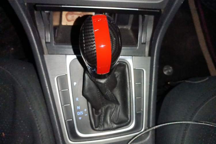 Used Volkswagen Golf 2016 230TSI Automatic Comfort Version Gear Lever