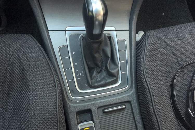 Used Volkswagen Golf 2016 1.6L Automatic Fashion Model Gear Lever