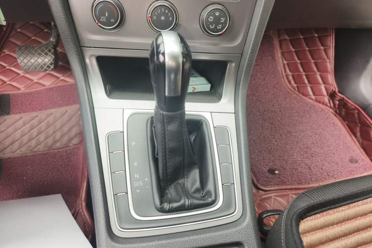 Used Volkswagen Golf 2016 1.6L Automatic Fashion Model Gear Lever