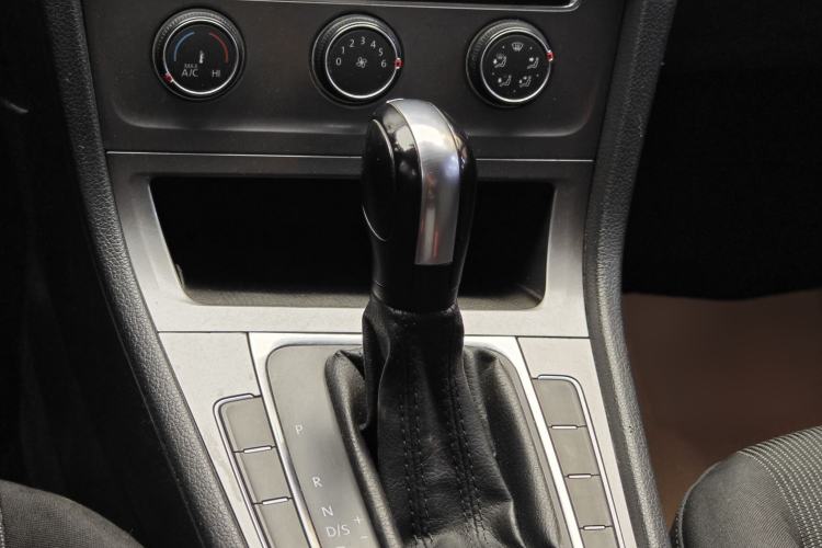 Used Volkswagen Golf 2016 1.6L Automatic Fashion Model Gear Lever