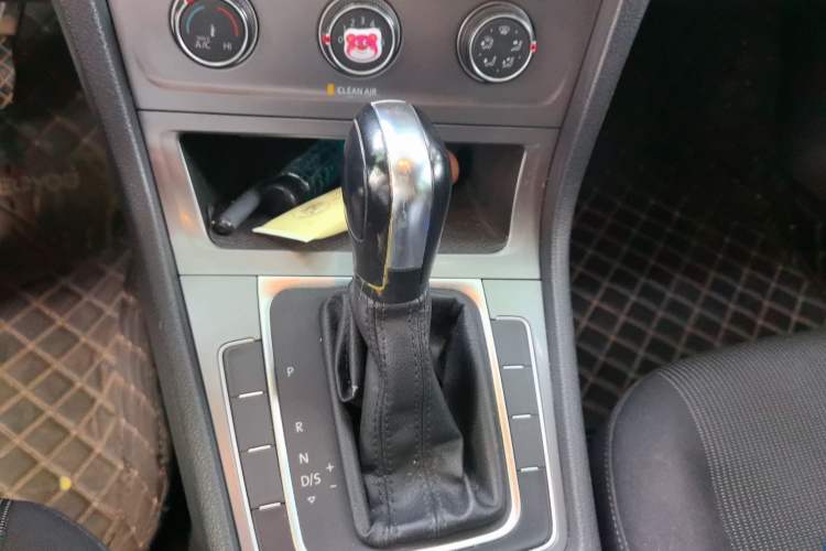 Used Volkswagen Golf 2016 1.6L Automatic Fashion Model Gear Lever