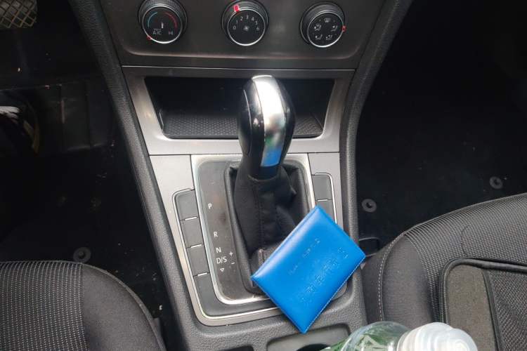 Used Volkswagen Golf 2016 1.6L Automatic Fashion Model Gear Lever