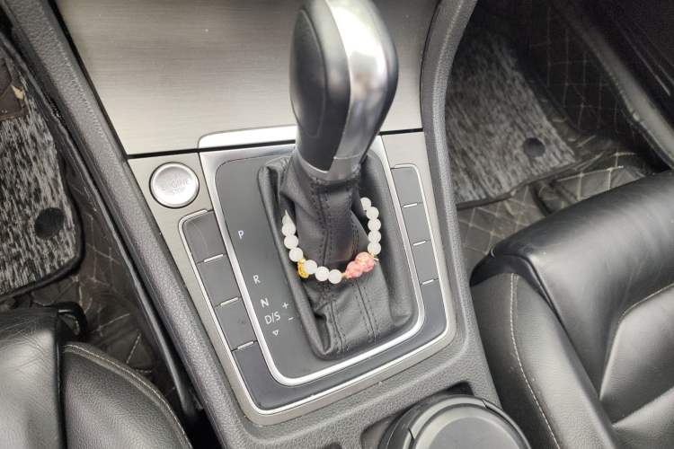 Used Volkswagen Golf 2016 230TSI Automatic Luxury Version Gear Lever