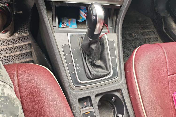 Used Volkswagen Golf 2016 1.6L Automatic Comfort Model Gear Lever