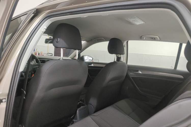 Used Volkswagen Golf 2016 1.6L Automatic Fashion Model Headliner