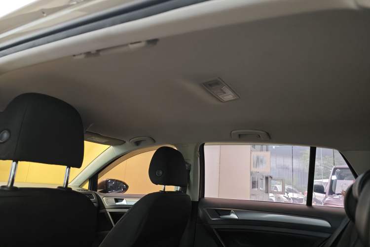 Used Volkswagen Golf 2016 1.6L Automatic Fashion Model Headliner