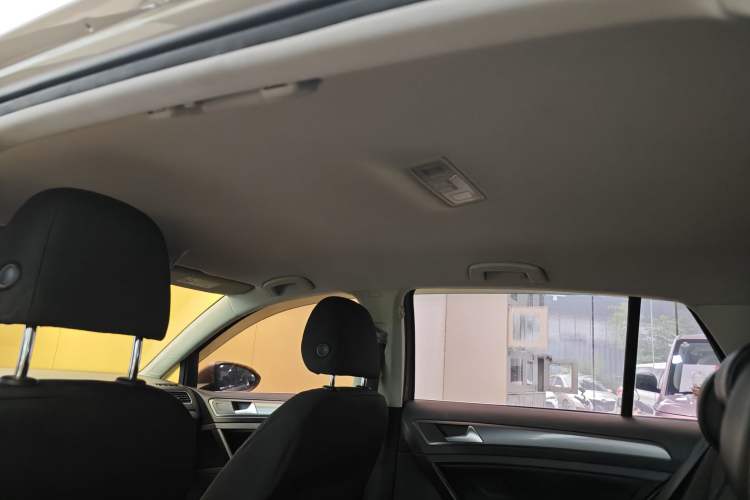 Used Volkswagen Golf 2016 1.6L Automatic Fashion Model Headliner