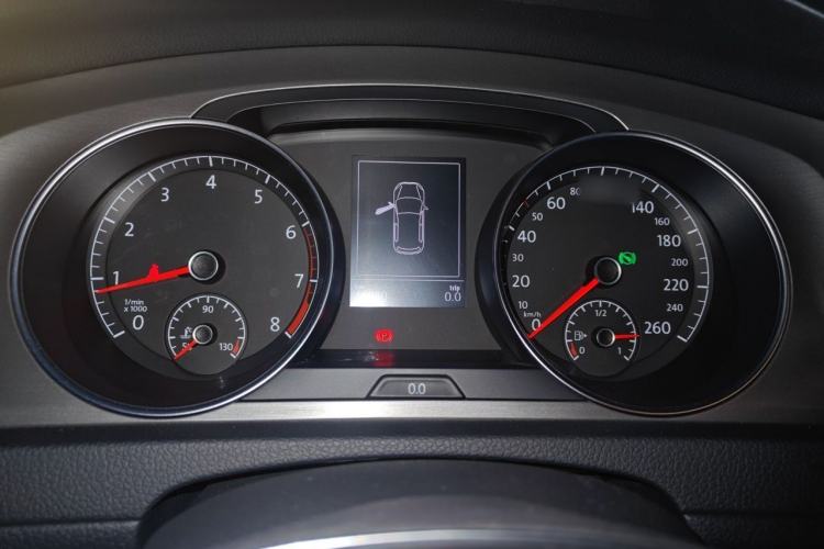 Used Volkswagen Golf 2016 230TSI Automatic Comfort Version Instrument Cluster