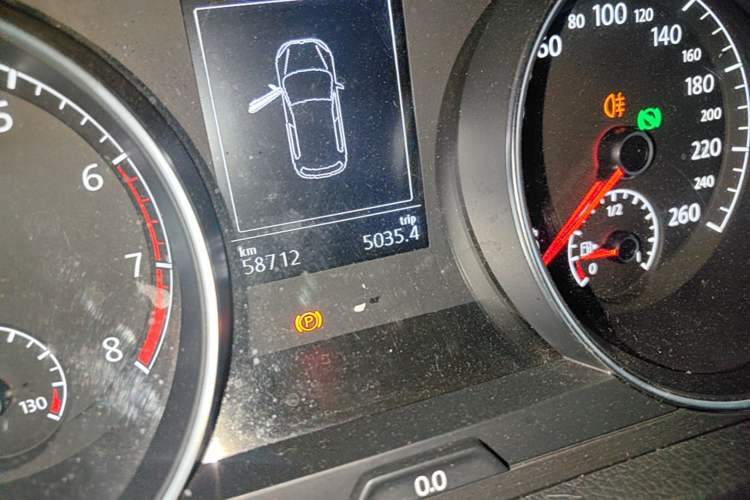 Used Volkswagen Golf 2016 1.6L Automatic Comfort Model Instrument Cluster