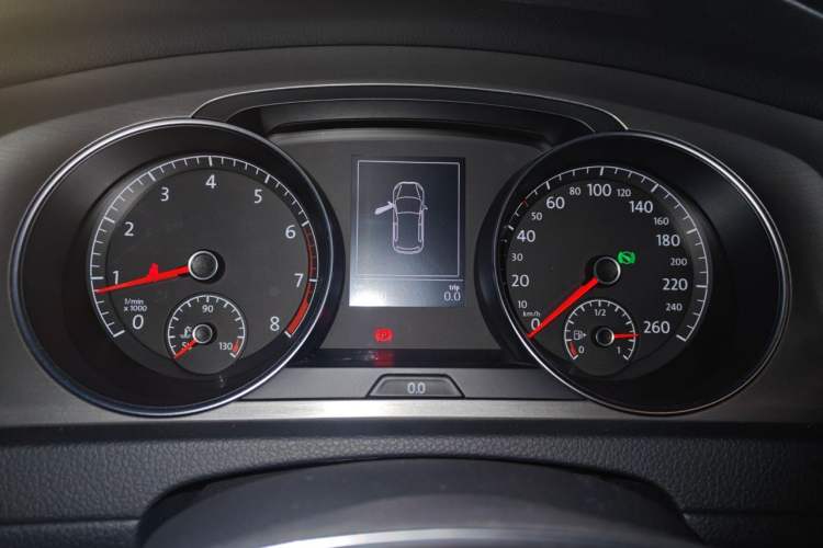 Used Volkswagen Golf 2016 230TSI Automatic Comfort Version Instrument Cluster