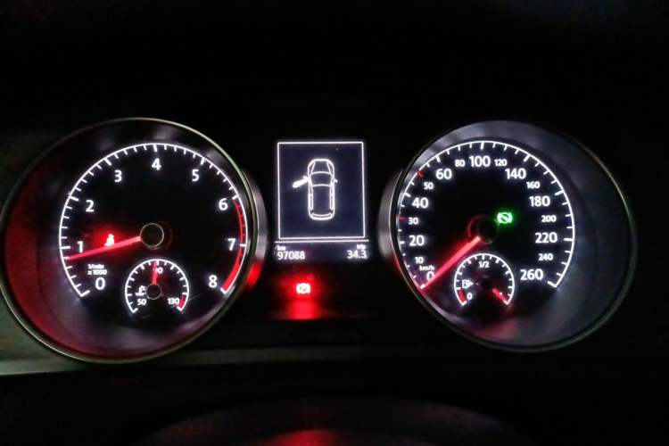Used Volkswagen Golf 2016 230TSI Automatic Comfort Version Instrument Cluster