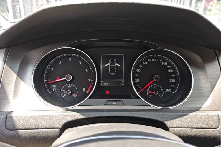Used Volkswagen Golf 2016 230TSI Automatic Comfort Version Instrument Cluster