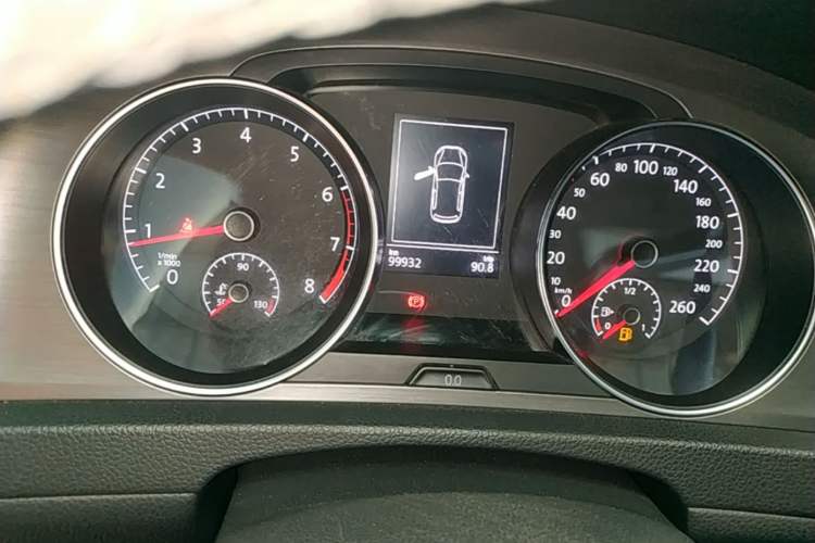 Used Volkswagen Golf 2016 230TSI Automatic Comfort Version Instrument Cluster