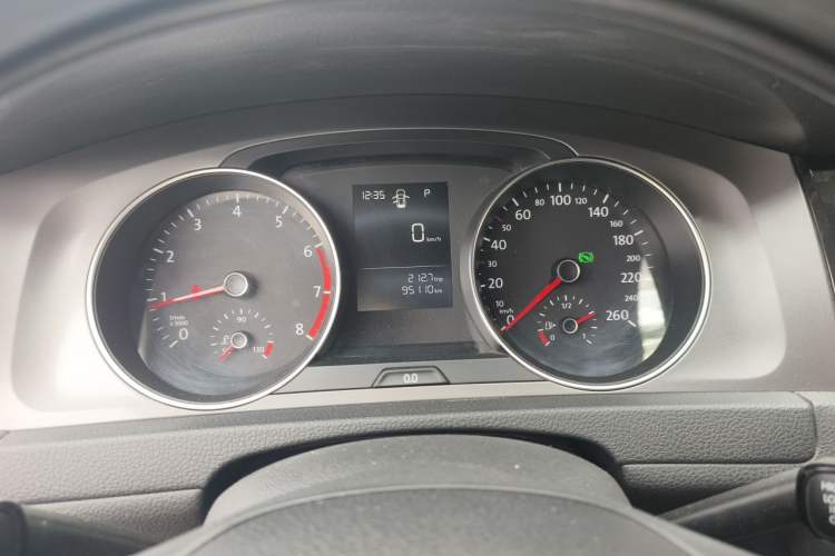 Used Volkswagen Golf 2016 1.6L Automatic Fashion Model Instrument Cluster