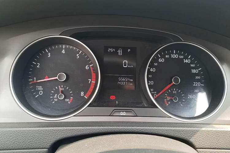 Used Volkswagen Golf 2016 1.6L Automatic Fashion Model Instrument Cluster
