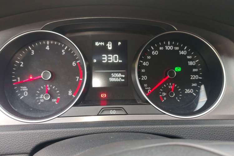 Used Volkswagen Golf 2016 1.6L Automatic Fashion Model Instrument Cluster