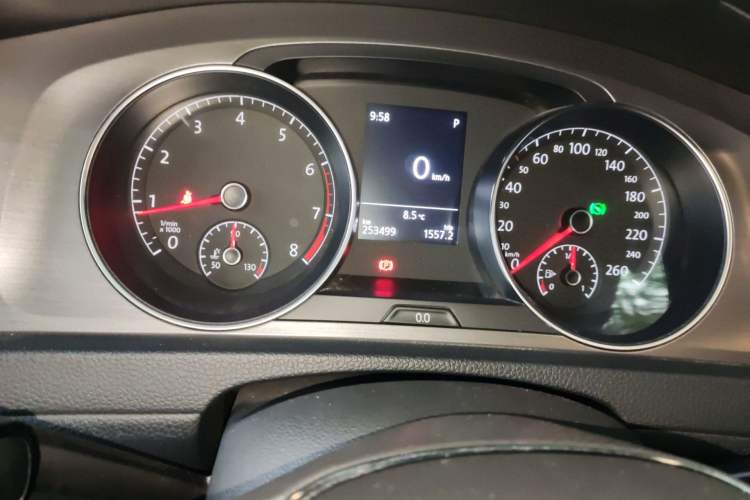 Used Volkswagen Golf 2016 230TSI Automatic Comfort Version Instrument Cluster