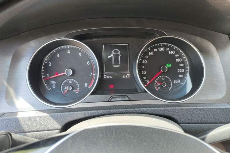 Used Volkswagen Golf 2016 230TSI Automatic Comfort Version Instrument Cluster
