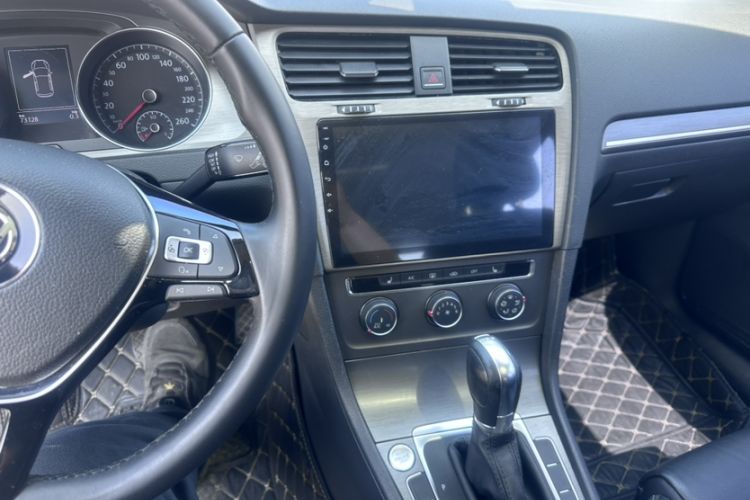 Used Volkswagen Golf 2016 230TSI Automatic Luxury Version Interior 1