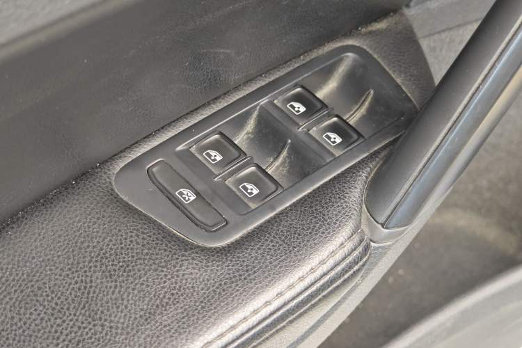 Used Volkswagen Golf 2016 1.6L Automatic Fashion Model Interior 11