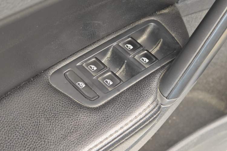 Used Volkswagen Golf 2016 1.6L Automatic Fashion Model Interior 11