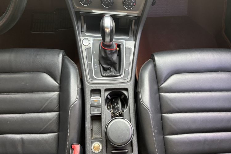 Used Volkswagen Golf 2016 230TSI Automatic Luxury Version Interior 2